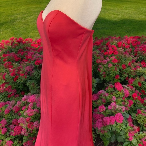 Royal Queen Sweetheart Neckline Strapless Evening Gown Size 12 Coral Pink - Picture 9 of 16